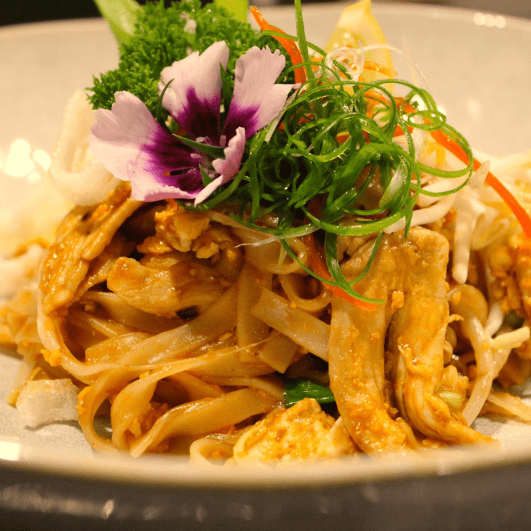 pad thai photo